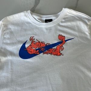 Nike Basketball Exploration Chinese Dragon White Short Sleeve Shirt. Men’s M.